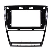 Obrázek Redukce pro 10" autorádio Škoda Octavia 2008-2013, černá lesklá